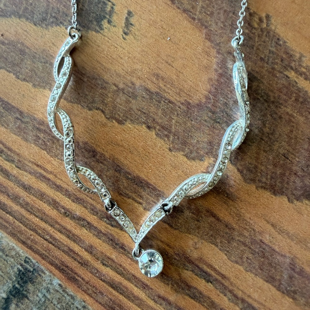 ⭐️ FREE w/purchase - Silver Necklace with Crystal Accents